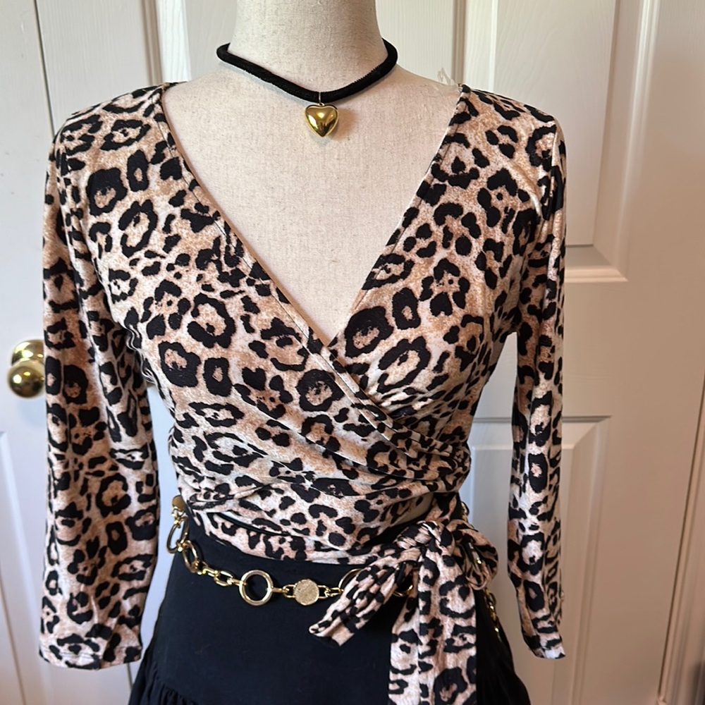 No Comment | long sleeve Animal print crop top | Size: small